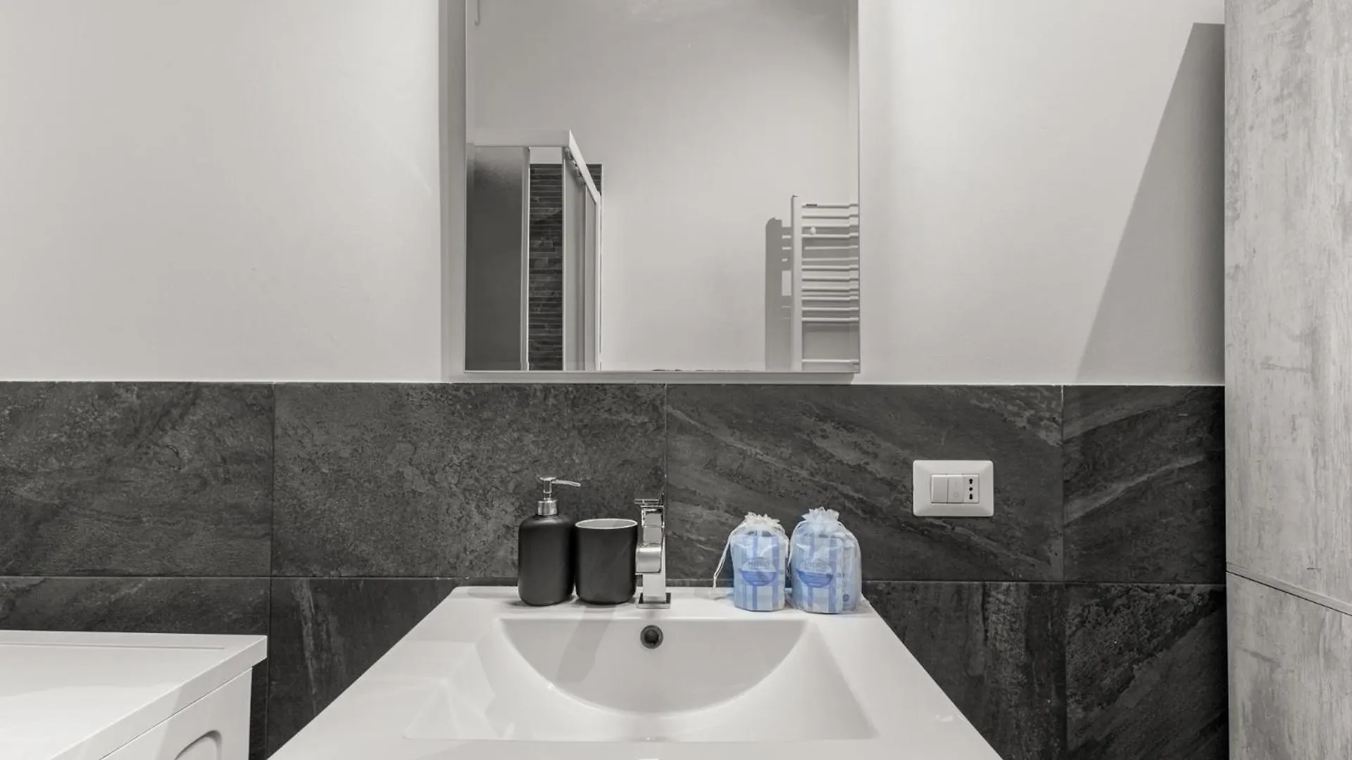 Abbiategrasso M2 - One Bedroom App - Wifi Milaan Appartement